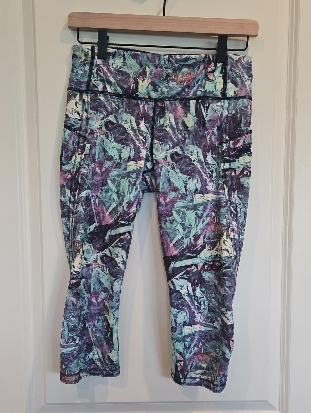 Lululemon Athletica Lululemon Run: Top Speed Capri Size 6 Iridescent Multi